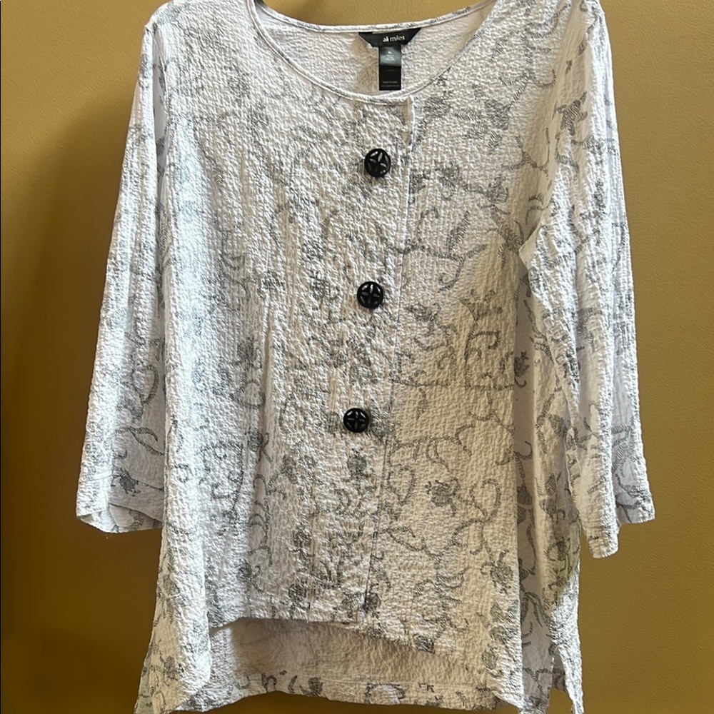 Ali Miles white and black tunic